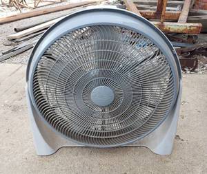 lot 1039 image: Blackhawk 20 Fan Model AC100