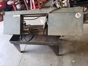 lot 1043 image: Metal Band Saw - Works