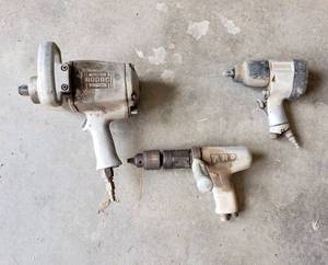 lot 1053 image: Pneumatic Drill and Impact Wrenches