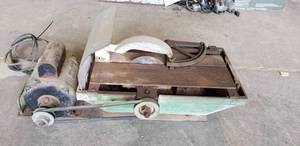 lot 1070 image: Felker Di-Met Electric tile cutter