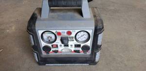 lot 1073 image: Peak LCA Power Station Plus 700 ChargerStarter