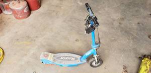 lot 1078 image: Razor Electric Power E100 Scooter