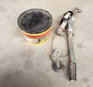lot 1095 image: Quikrete Quick Setting Cement and Come Along