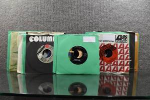 lot 2024 image: Lot of Approximately 30 45 RPM 7 Vinyl Records  Artists Include Lobo, Chuck Berry & More -WILL SHIP