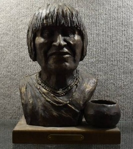 lot 2025 image: Vintage Native American Bust  Maria by Betsy Stone  Signed By Artist  12 Tall  -WILL SHIP