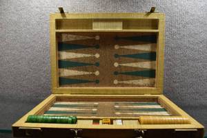 lot 2060 image: Vintage 1930s Tan Backgammon Set and Carrying Case  Unknown Maker  Bakelite Playing Pieces  15.5 W x 11.25 L x 2 H -WILL SHIP