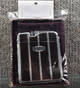 lot 2068 image: Vintage Ronson Ten-A-Case Cigarette Case  Built in Lighter (Untested) -WILL SHIP