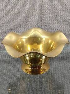 lot 2087 image: Brass Scalloped Edge Bowl  3.5 Tall x 6.5 Wide -WILL SHIP