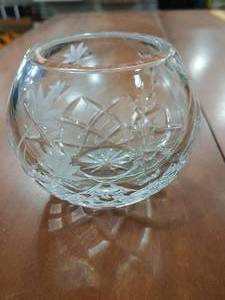 lot 2097 image: Etched Crystal Rose Bowl Flower Pattern  4.25 Wide x 3.75 Tall -WILL SHIP