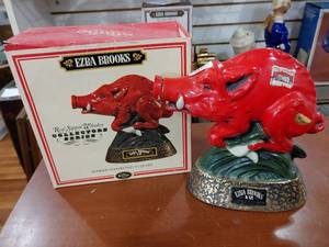 lot 2109 image: Ezra Brooks 1969 The Razorback Decanter  8 12 Tall  -WILL SHIP