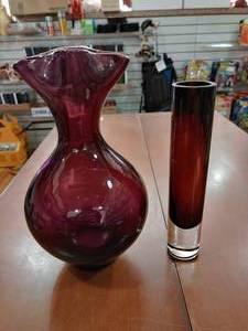 lot 2135 image: Lot of 2 Glass Decor Vases  Bud Vase Unmarked 9 34 Tall, Retro Blenko Lipped Top 10 Tall  -WILL SHIP