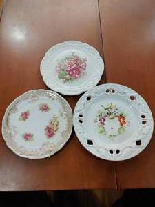 lot 2141 image: Lot of 3 Unmarked Porcelain Plates  Red and White Flowers on White Beige Trim (7 W)  Porcelain Plate Peonies on White with Gold (6 14 W)  Porcelain Plate Rose Buds Green and White (6 14 W) -WILL SHIP