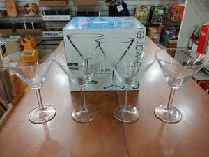 lot 2146 image: Set of 4 Circleware Splash 10 oz Martini Glasses -WILL SHIP