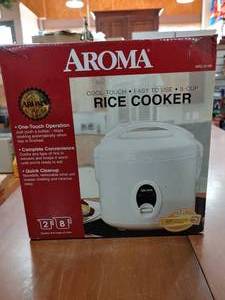 lot 2149 image: Aroma Arrocera One Touch Operation Quick Clean Up Complete Convienience Rice Cooker  Makes 2 to 8 Cups -WILL SHIP