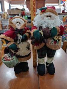 lot 2164 image: Mr and Mrs Santa Dolls  18 Tall  -WILL SHIP