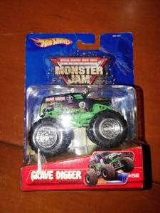 lot 2171 image: Hot Wheels Diecast Collectible Monster Jam Grave Digger #52 Truck -WILL SHIP