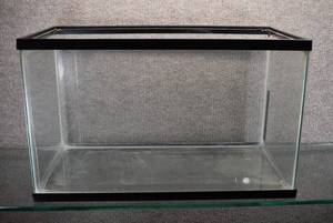 lot 2211 image: Glass Fish Aquarium  10 Gallons -LOCAL PICKUP ONLY