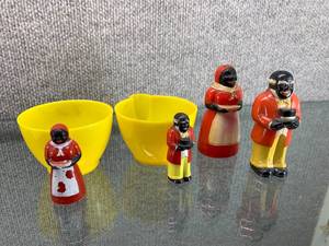 lot 2221 image: Black Americana  Sugar and Creamer Cup with Salt and Pepper Shakers -WILL SHIP