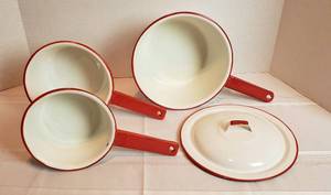lot 2008 image: Vintage 3 Red on White Enamelware Pots and One lid