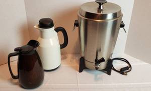 lot 2009 image: West Bend 30 Cup Automatic Coffee Maker and 2 Hot Beverage Servers