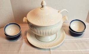 lot 2011 image: California Pottery Soup Tureen #196 wLadle (repaired) and 4 Pfaltzgraff BlueWhite Bowls