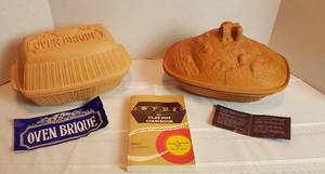 lot 2018 image: 2 Clay Pot Cookware Pot and Clay-pot Cookbook  one pot is chipped