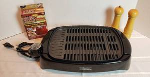 lot 2024 image: Hamilton Beach IndoorOutdoor Grill (works), Stufz  Stuffed Burger Maker (NIB) and Wooden SP Shakers