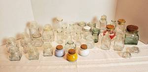 lot 2029 image: Small Jars and Containers wlids