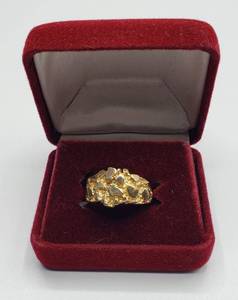 lot 1007 image: Mens 14K Gold Nugget Ring  Size 9 & 9g TW
