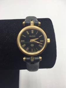lot 1026 image: Vintage Genuine Gucci Womens Wrist Watch - could use a new band