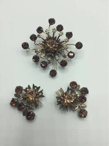 lot 1033 image: Vintage Chocolate Rhinestone Brooch & Earring Set - earrings need clips