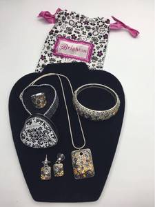 lot 1037 image: Brighton Leopard Design Jewelry Set - Pendant Necklace with 925 stamped silver chain, Bracelet, Earrings, Sz 7 Ring in Brighton box, & Brighton Jewelry bag