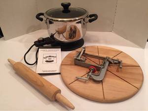 lot 1211 image: Cooks Essentials 6Qt Electric Stock Pot, Wood rolling pin & pizza cutting board, Pampered Chef Apple PeelerCorerSlicer - missing handle.
