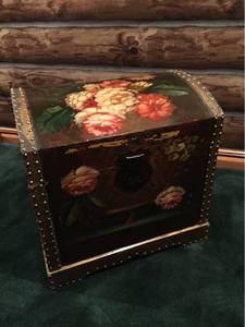 lot 1222 image: Hand-Painted Decorator Trunk wNailhead Trim