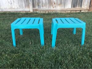 lot 1500 image: Teal Plastic Patio Side tables - pair