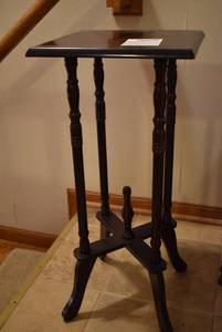 lot 2010 image: Wood Plant Stand Table 27Tx11Wx11D