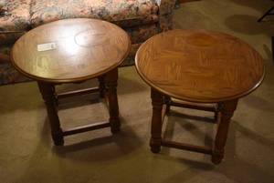 lot 2007 image: Pair of Wooden End Tables - 20.5Tx24Wx24D