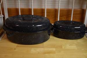 lot 2062 image: Pair of Graniteware Blue Enameled Roasting Pans w. Lids