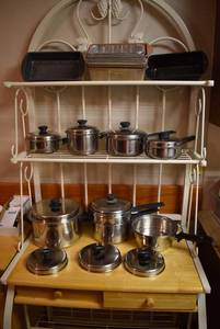 lot 2066 image: Lot of Kitchen Cookware and Pots