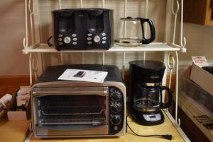 lot 2067 image: Lot of Kitchen Appliances -Coffeemaker, Toaster, Toaster Oven