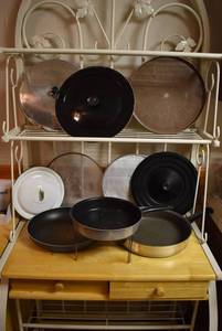 lot 2093 image: Lot of Frying Sauce Pans w. Lids