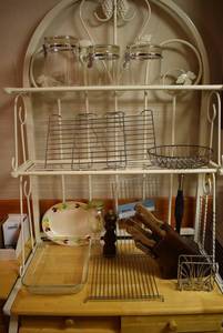 lot 2094 image: Assorted Kitchenware -Knife Block, Wire Racks, Baking Dish Casserole, Basket, etc.