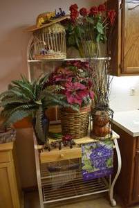 lot 2107 image: Large Lot of Decor, Baskets, Garden Flag, Assorted Greenery