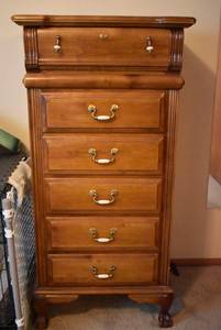 lot 2041 image: Very Nice Hinged-lid Lingerie Chest of Drawers 53T x 26W x 19D