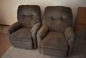 lot 2120 image: Pair of La-Z-Boy Recliners w. Wall Hugger Design