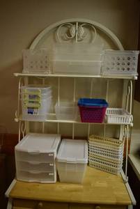 lot 2134 image: Lot of Plastic Organizers & Bins