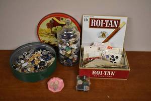 lot 2155 image: Tin and Cigar Box of Buttons - Some Bakelite - See photos for details