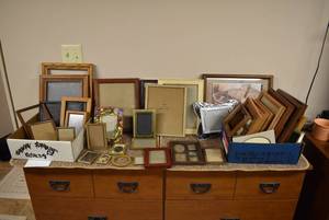lot 2171 image: Large Lot of Picture Frames