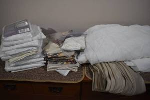 lot 2186 image: Lot of Drapes and Window Coverings