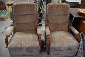 lot 2195 image: Pair of Recliners -In Basement Bring Help to Load